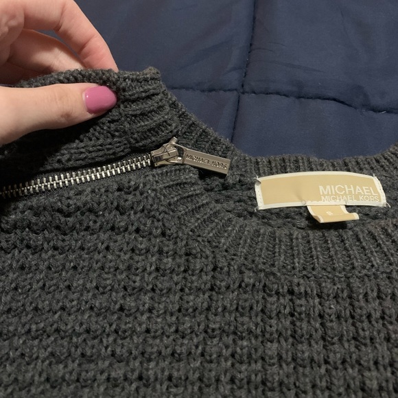 Michael Kors Sweaters - 🌸3 for $15🌸 Michael Kors Grey Knit Sweater Zipper Shoulders S
